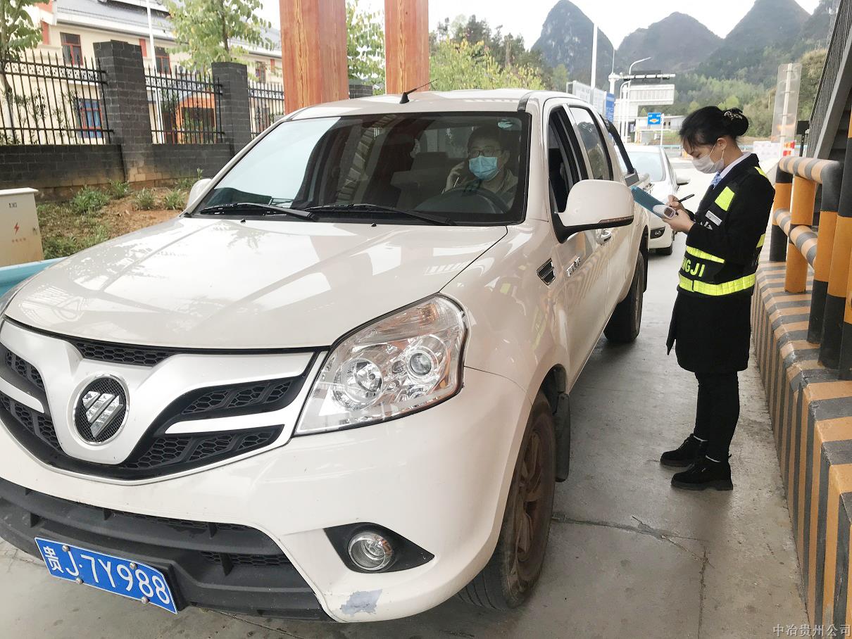 車輛消毒、人員檢查登記 (3)